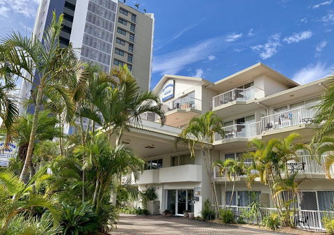 Outrigger Burleigh - Lightning Ridge Tourism 0