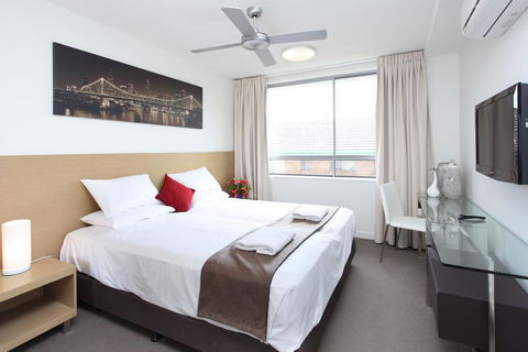 PA Apartments - Lightning Ridge Tourism 1