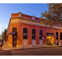 Pakenham Palace - Two bedroom converted warehouse apartment - Lightning Ridge Tourism