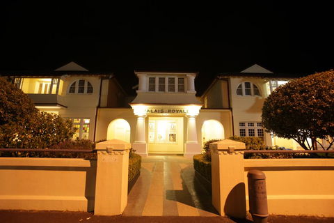 Palais Royale - Lightning Ridge Tourism 3