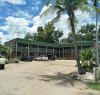 Palm Court Backpackers - Lightning Ridge Tourism
