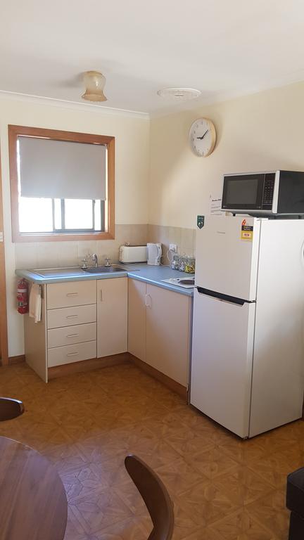 Parndana Hotel Cabins - Lightning Ridge Tourism 3