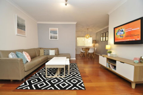 Parramatta Self-Contained Two-Bedroom Apartment (4LEN) - Lightning Ridge Tourism 1
