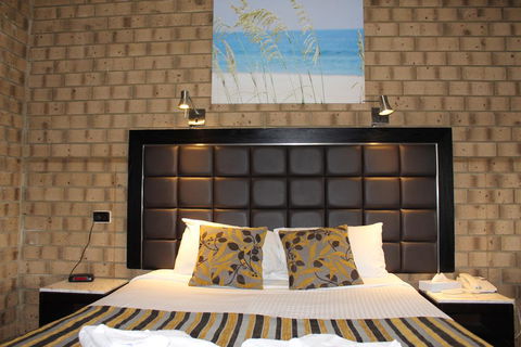Pavlos Motel - Lightning Ridge Tourism 0