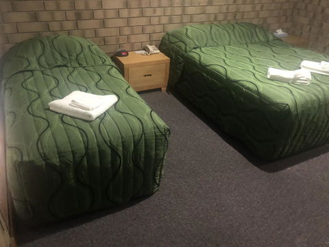 Pavlos Motel - Lightning Ridge Tourism 3