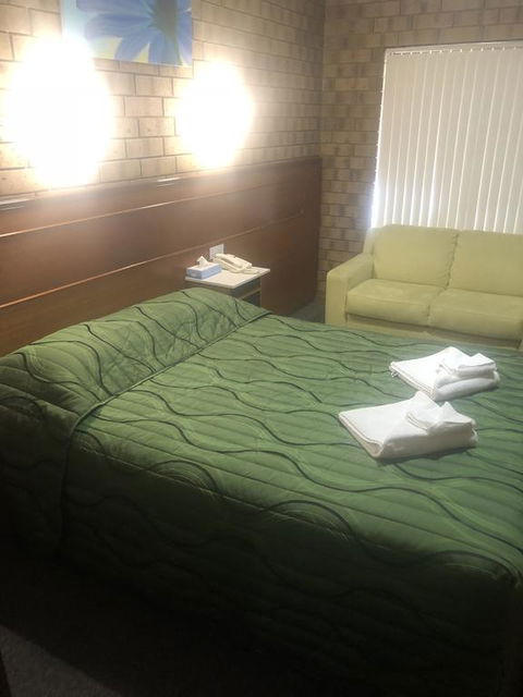 Pavlos Motel - Lightning Ridge Tourism 1