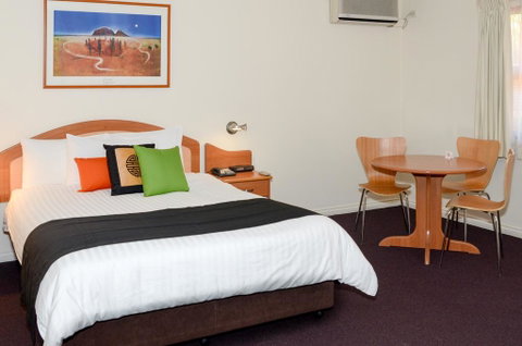 Pegasus Motor Inn And Serviced Apartments - Lightning Ridge Tourism 3