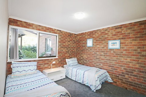 Pelican Waters - Lightning Ridge Tourism 2