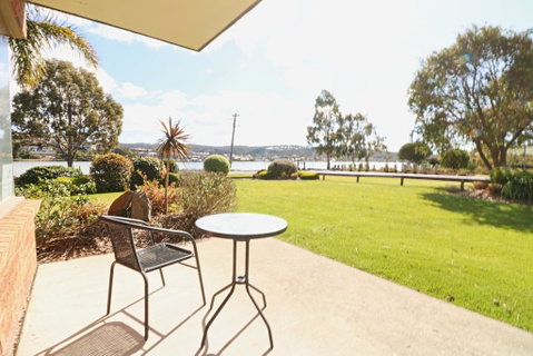 Pelican Waters - Lightning Ridge Tourism 0