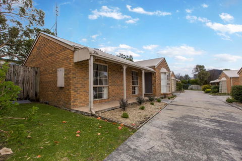 PERFECT ON PYMBLE AVE - Lightning Ridge Tourism 0