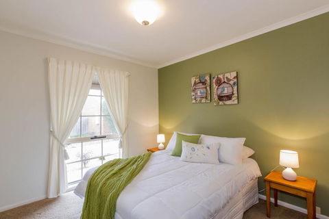PERFECT ON PYMBLE AVE - Lightning Ridge Tourism 1