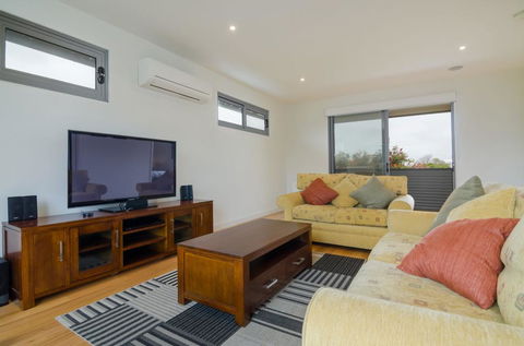 PIER 55 - DROMANA... - Lightning Ridge Tourism 3