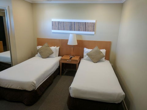 Pier Resort - Lightning Ridge Tourism 3