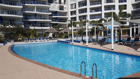 Pier Resort - Lightning Ridge Tourism 1