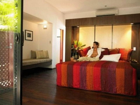 Pinctada McAlpine House - Lightning Ridge Tourism 1
