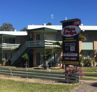 Pine Lodge - Lightning Ridge Tourism