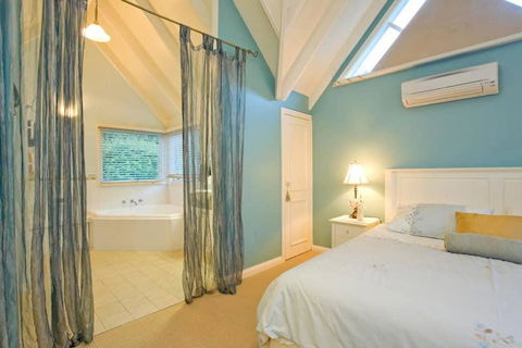 PLUM TREE COTTAGE - Spa Cottage With Woodfire - Lightning Ridge Tourism 2