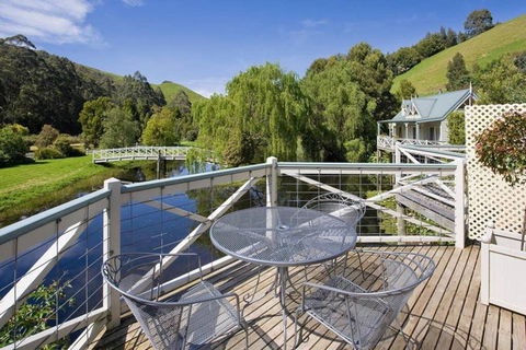 PLUM TREE STUDIO - Couples Lakeside Spa Retreat - Lightning Ridge Tourism 1