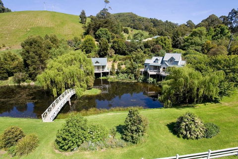 PLUM TREE STUDIO - Couples Lakeside Spa Retreat - Lightning Ridge Tourism 3