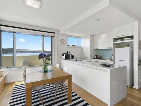 POINT GREY APARTMENT ONE - VIEWPOINT - Lightning Ridge Tourism 1