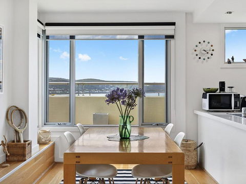 POINT GREY APARTMENT ONE - VIEWPOINT - Lightning Ridge Tourism 3