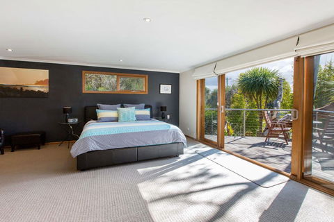 POINT LEO BEACH HOUSE - POINT LEO - Lightning Ridge Tourism 0