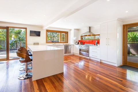 POINT LEO BEACH HOUSE - POINT LEO - Lightning Ridge Tourism 1
