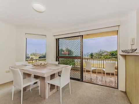 POINTVIEW LODGE, UNIT 2 - Lightning Ridge Tourism 1