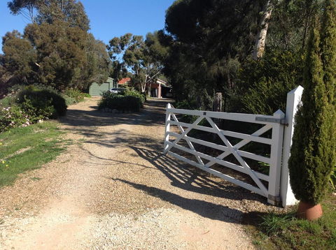 Port Elliot Rural Retreat - Lightning Ridge Tourism 0
