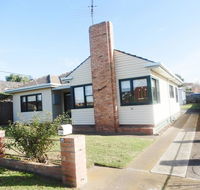 Port Life Beach House - Lightning Ridge Tourism