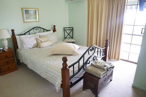 Porters Plainland Lockyer Valley B&B - Lightning Ridge Tourism 2