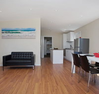 Portland Holiday Village - Lightning Ridge Tourism