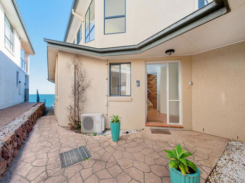 Portovenere Fishermans Bay - Lightning Ridge Tourism 2