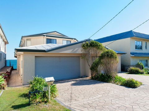 Portovenere Fishermans Bay - Lightning Ridge Tourism 1