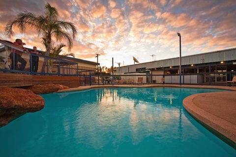 Potshot Hotel Resort - Lightning Ridge Tourism 0