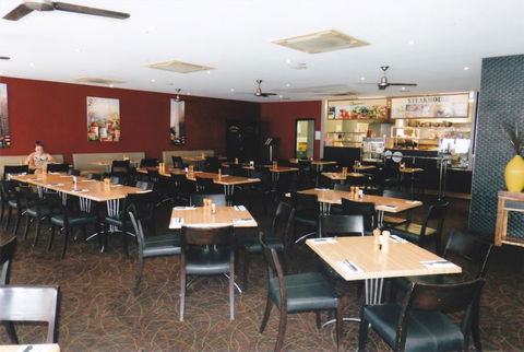PRECINCT HOTEL GLADSTONE - Lightning Ridge Tourism 3