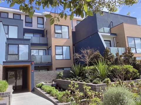 Pride Bentleigh Apartment With Private Garden - Lightning Ridge Tourism 3