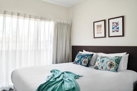 Punthill Essendon Grand - Lightning Ridge Tourism 3