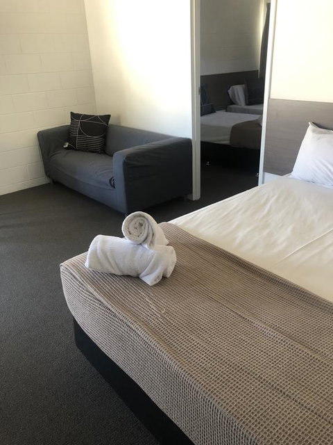 Q Express - Lightning Ridge Tourism 1