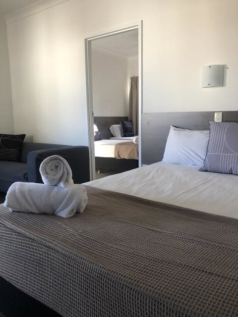 Q Express - Lightning Ridge Tourism 2