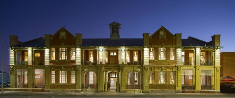 Quality Hotel Regent Rockhampton - Lightning Ridge Tourism 0