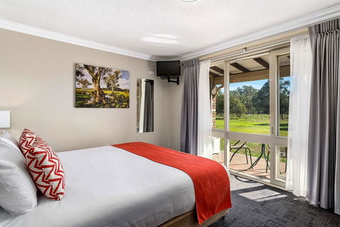 Quality Inn Carriage House - Lightning Ridge Tourism 1