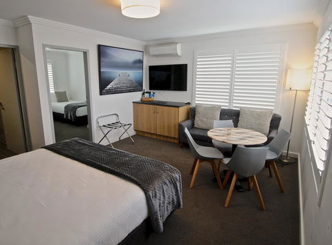 Quays Hotel - Lightning Ridge Tourism 2