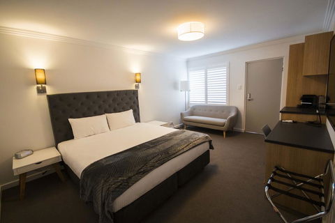 Quays Hotel - Lightning Ridge Tourism 0