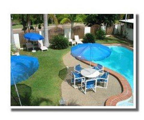 Queens Beach Hotel - Lightning Ridge Tourism 2