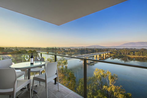 Quest Rockhampton - Lightning Ridge Tourism 1
