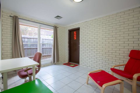 Quiet & Peaceful 3bed2bath HOME @Keilor Downs - Lightning Ridge Tourism 1