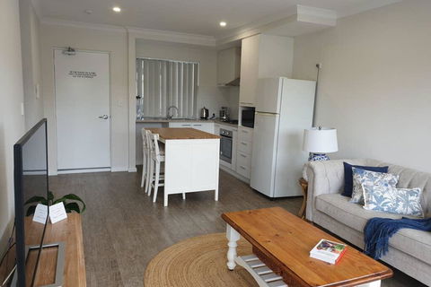 Quiet Apartment Walking Distance To Restaurants - Lightning Ridge Tourism 0