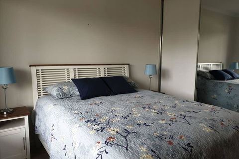 Quiet Apartment Walking Distance To Restaurants - Lightning Ridge Tourism 3