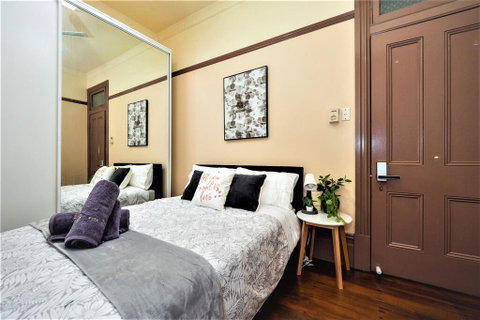 Quiet Private Room In Strathfield 3min To Train Station8 - Lightning Ridge Tourism 0
